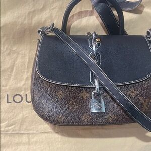 LV Chain It Bag (shown live)